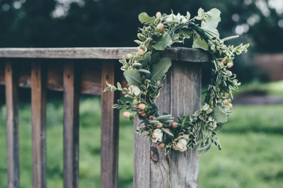 Rustic Floral Crown. A delicate ring of natural greenery, soft white flowers and berries, ideal for a romantic countryside wedding