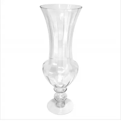 Elegant Flute Vase – A tall, clear glass vase with a graceful design, perfect for creating stunning wedding table centrepieces.